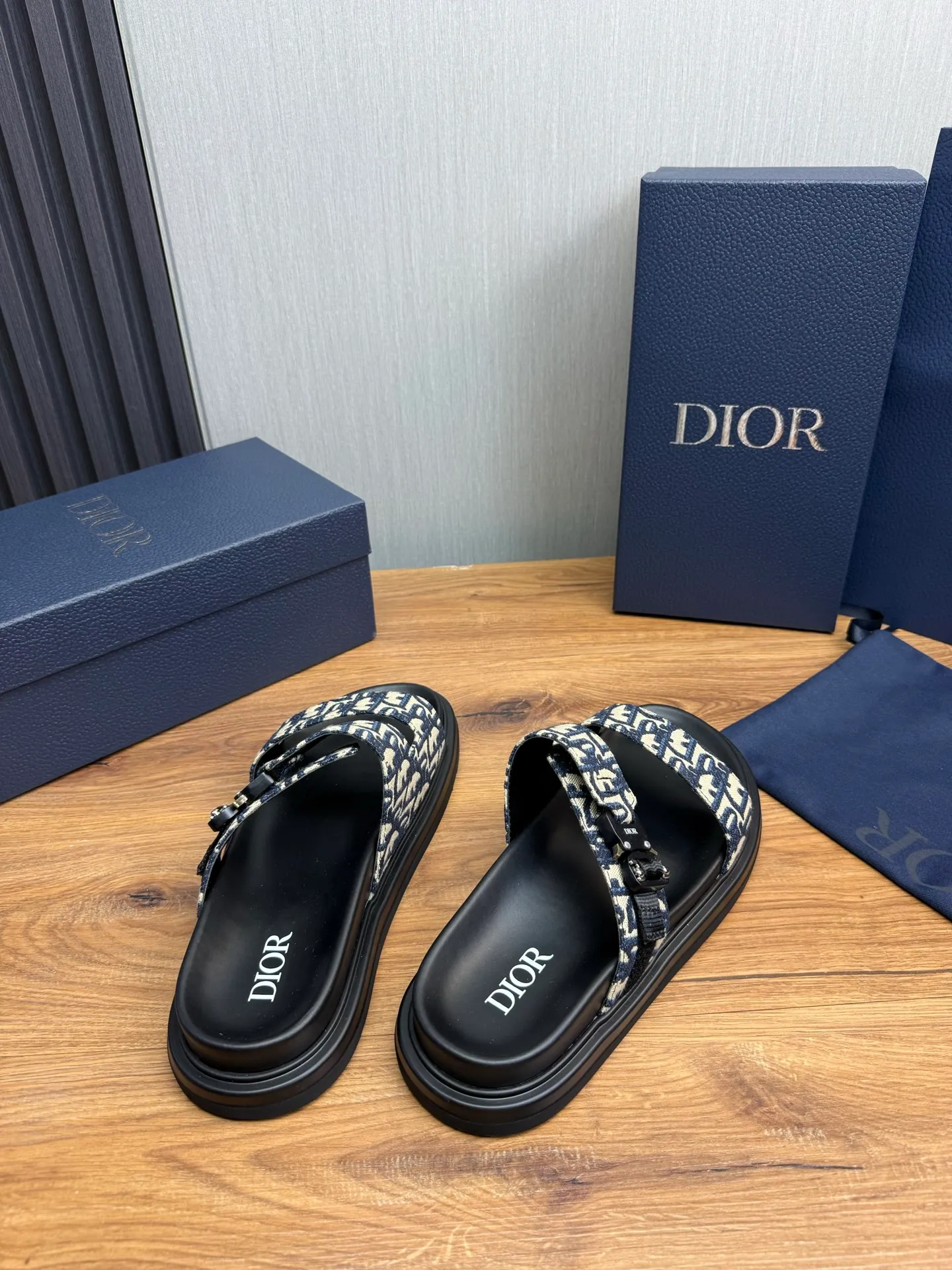 Men's shoes 300💰 Dior. Men's slippers🩴 Official website 1:1 production 38-45 size 45 46 🉑️Customized original material shipped✅